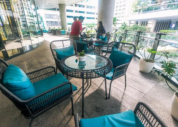 Makati Bliss Designer Pool Gym Park Net300 Makati 1767 * Manila